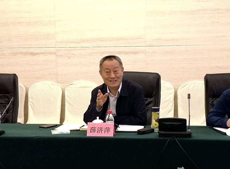 薛济萍董事长致辞调研座谈会现场叶美兰校长一行参观中天科技展示馆