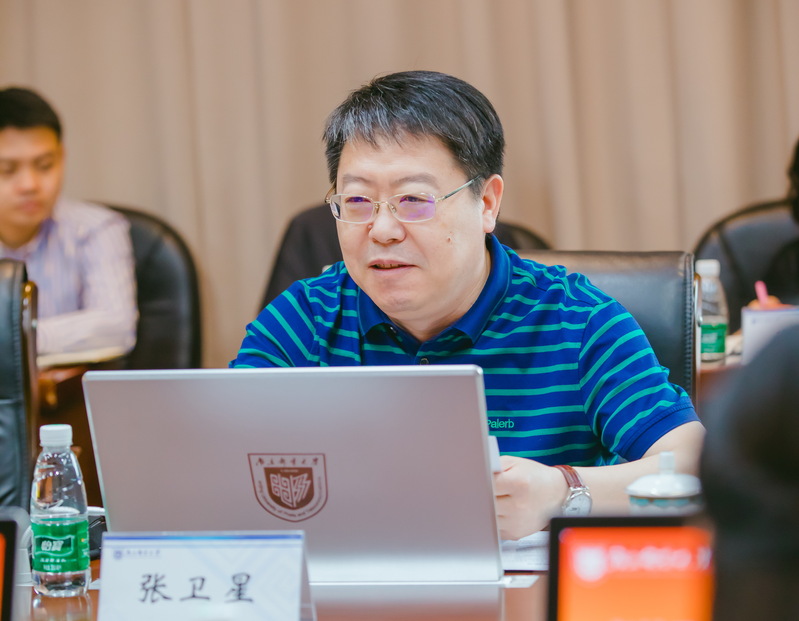 省教育厅教师工作处处长张卫星主持座谈会省人社厅专业技术人员管理处