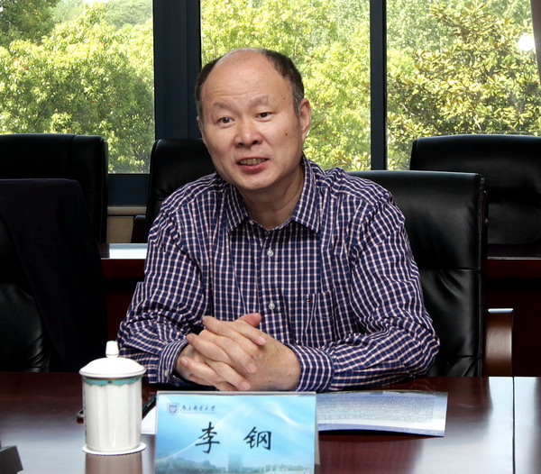 公司董事长张龙哺,总经理郝军两位校友发言刘明喜代表毛辉校友发言